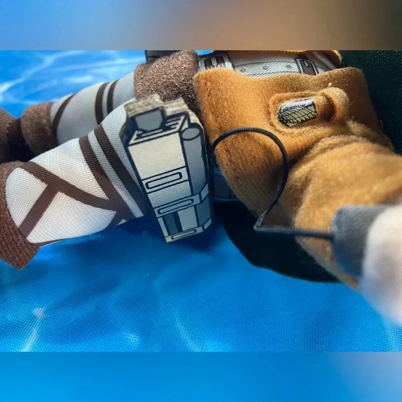 Attack on Titan - Funimation - Levi Ackerman with Swords Plush - Picture 10 of 14